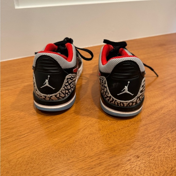 Kids Jordan Legacy - Picture 2 of 5